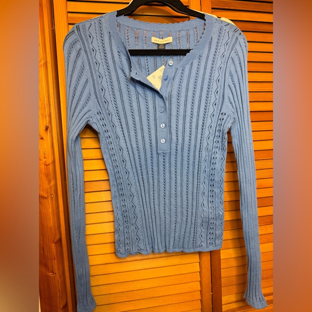 American eagle women’s long sleeve knit top in blue